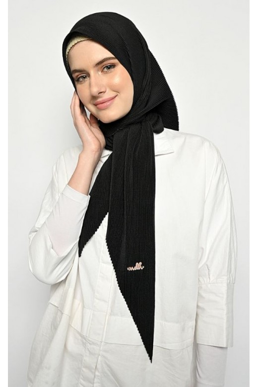 Suria Segitiga Instan Pleats Black